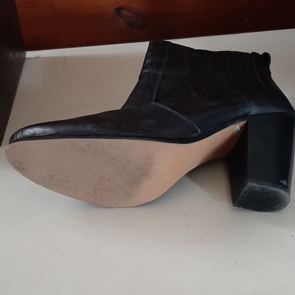 Kate and Mel leather ankle boots - Picture 3 of 10